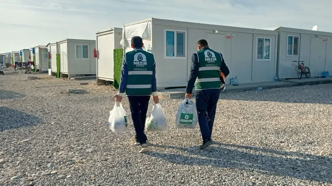 Depremzedelere 2 bin 200 gıda paketi dağıtıldı