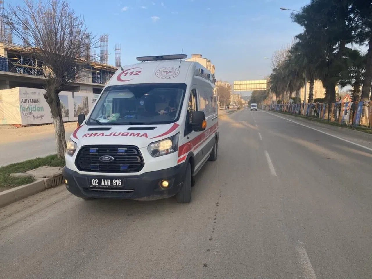 Yol ortasına düşen taş kazaya neden oldu