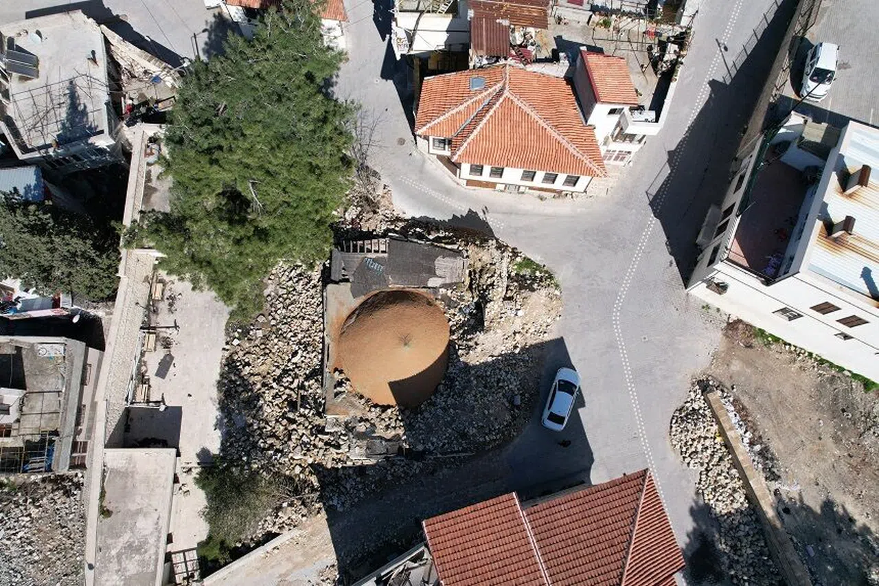Kahramanmaraş'ta Tarihi Cami Yıkıldı: Top Mermisi Kayıp!"