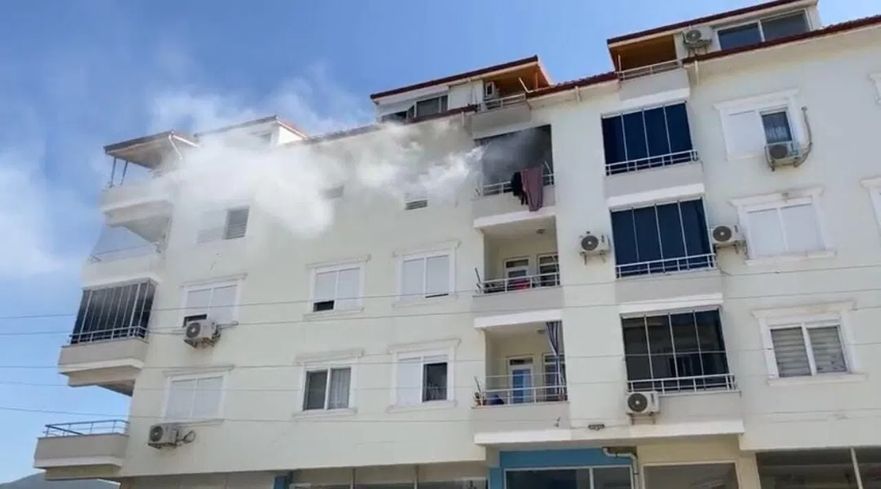 Balkona atılan izmarit yangına sebep oldu