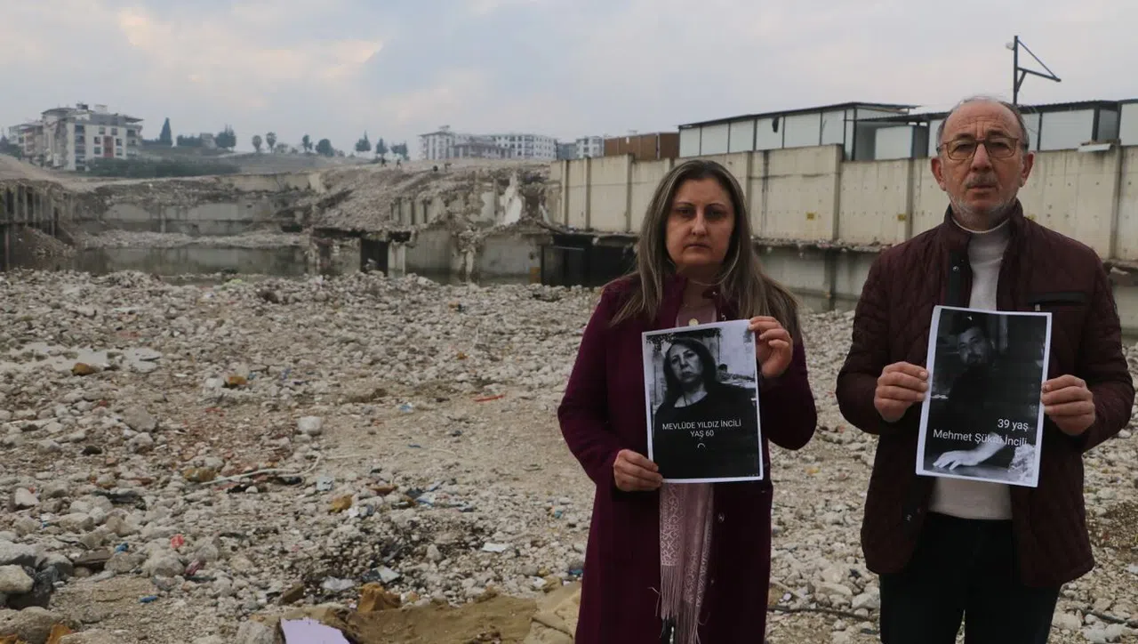 'Cennetten bir köşe’ denilerek satılan Rönesans Rezidans'ın enkazında yürek burkan dua  