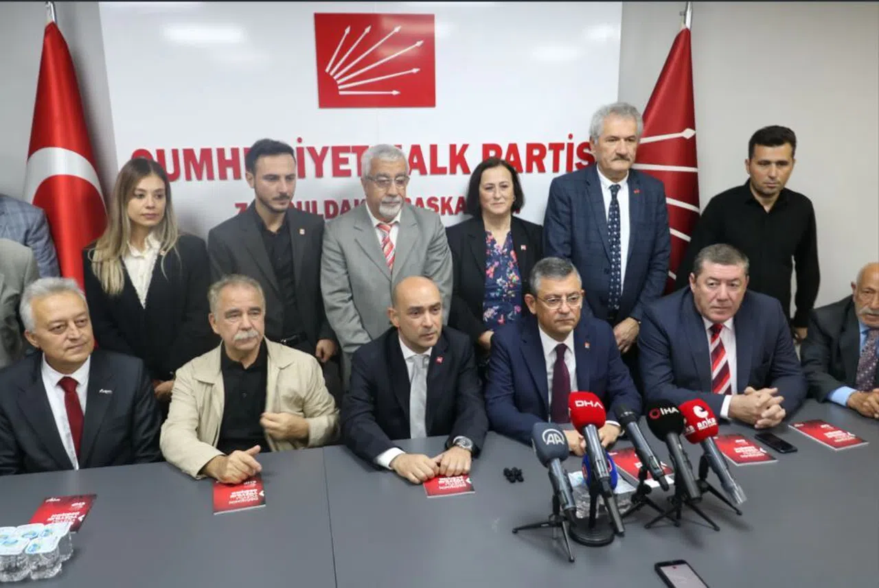 CHP'li Özel: "Bu parti böyle kötü yönetilmeye devam ederse biz daha çok ağlayacağız"