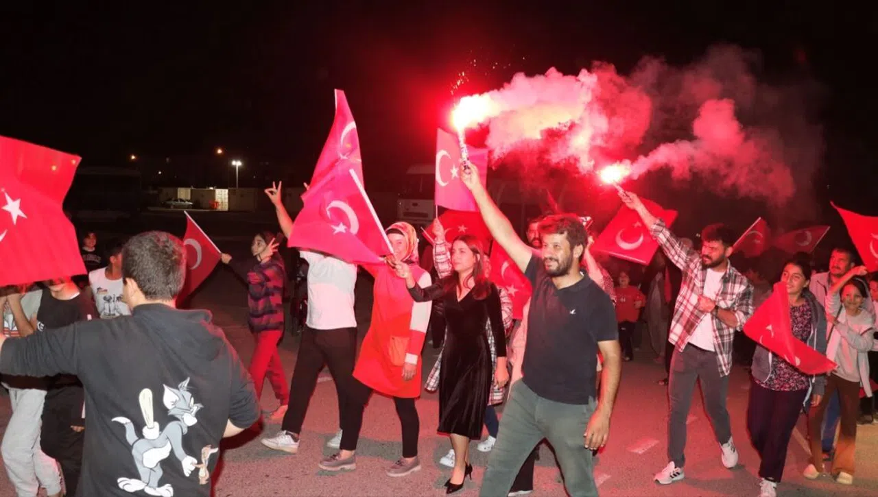 Cumhuriyetin 100. yılı konteyner kentte kortej yürüyüşü ile kutlandı