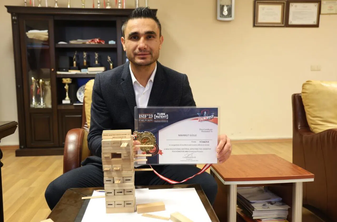 Deprem onu yıldırmadı, geliştirdiği projeyle eğitim sistemine katkı sağlayacak
