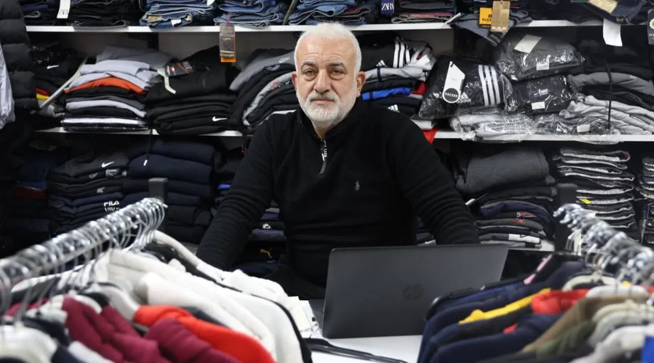 Depremde iş yeri yıkılan 50 yıllık esnafın ekmek teknesi konteyner iş yeri oldu