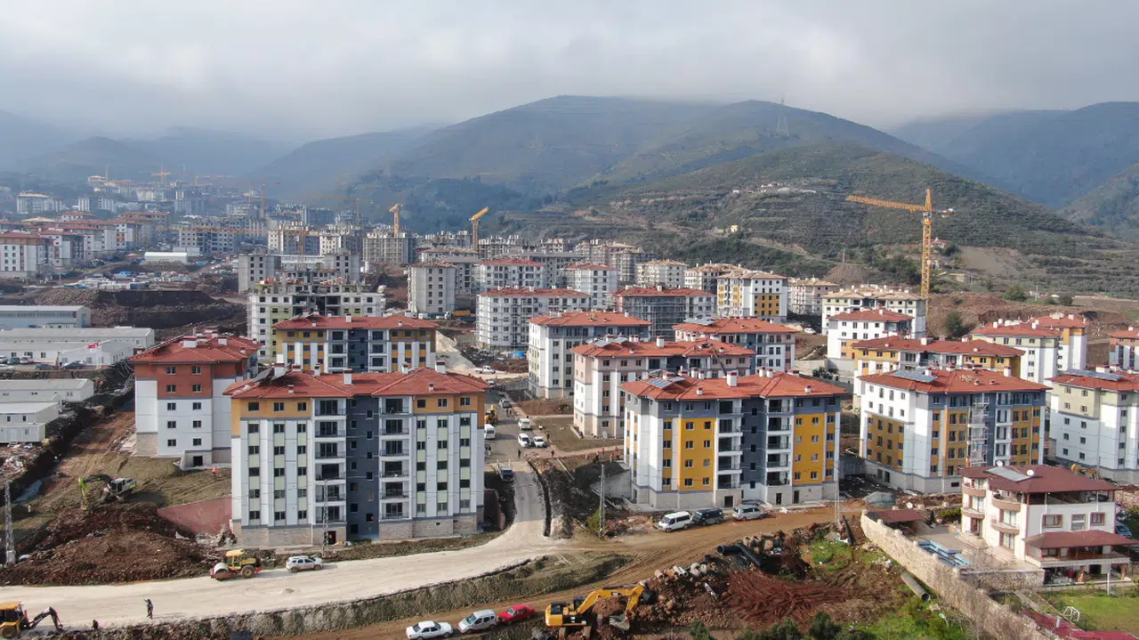 Depremin yerle bir ettiği Antakya’da adeta yeni bir şehir kuruldu   