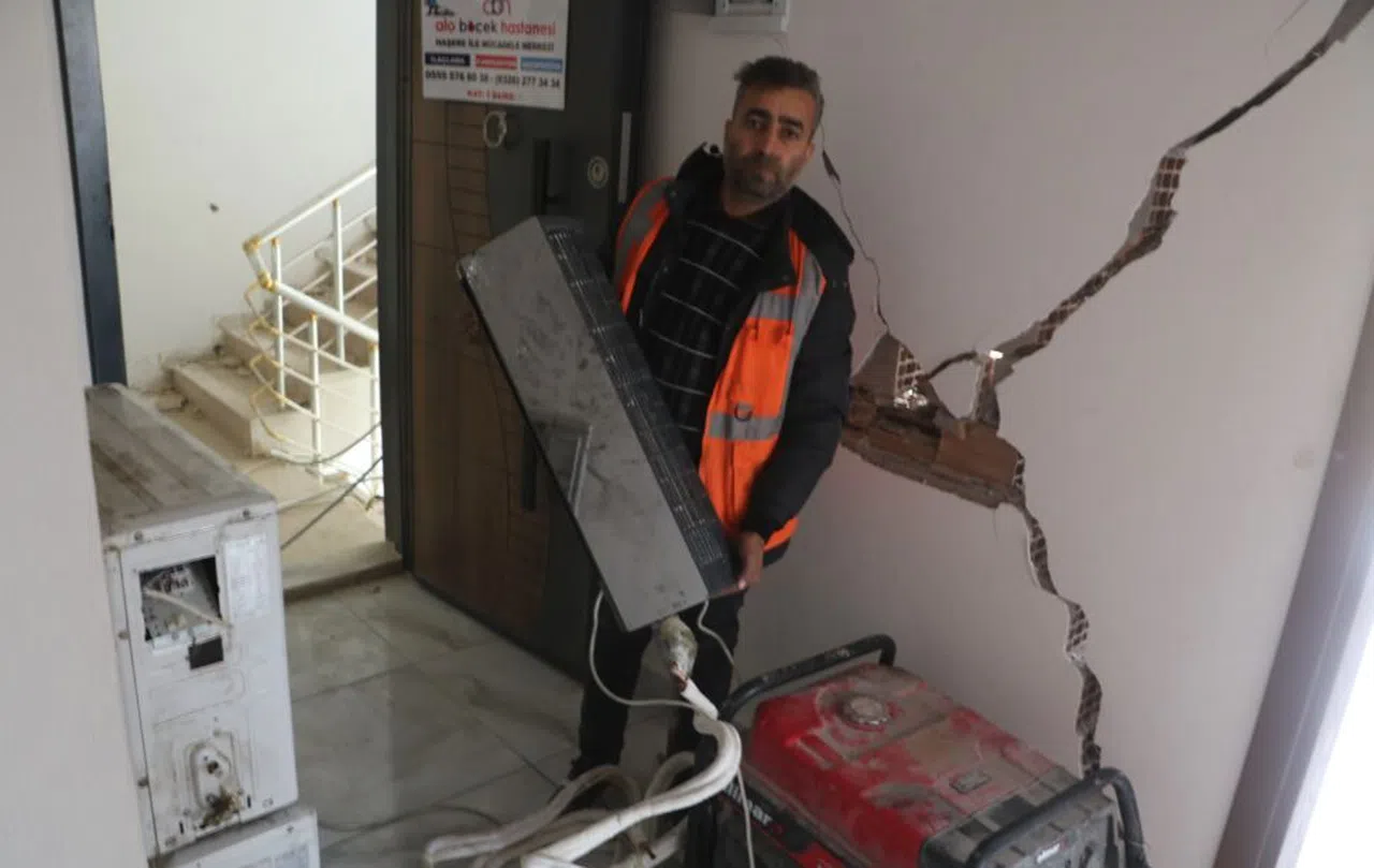 Depremzede esnafın çalınan eşyaları, kendi fark etmeden polis ekipleri tarafından bulundu