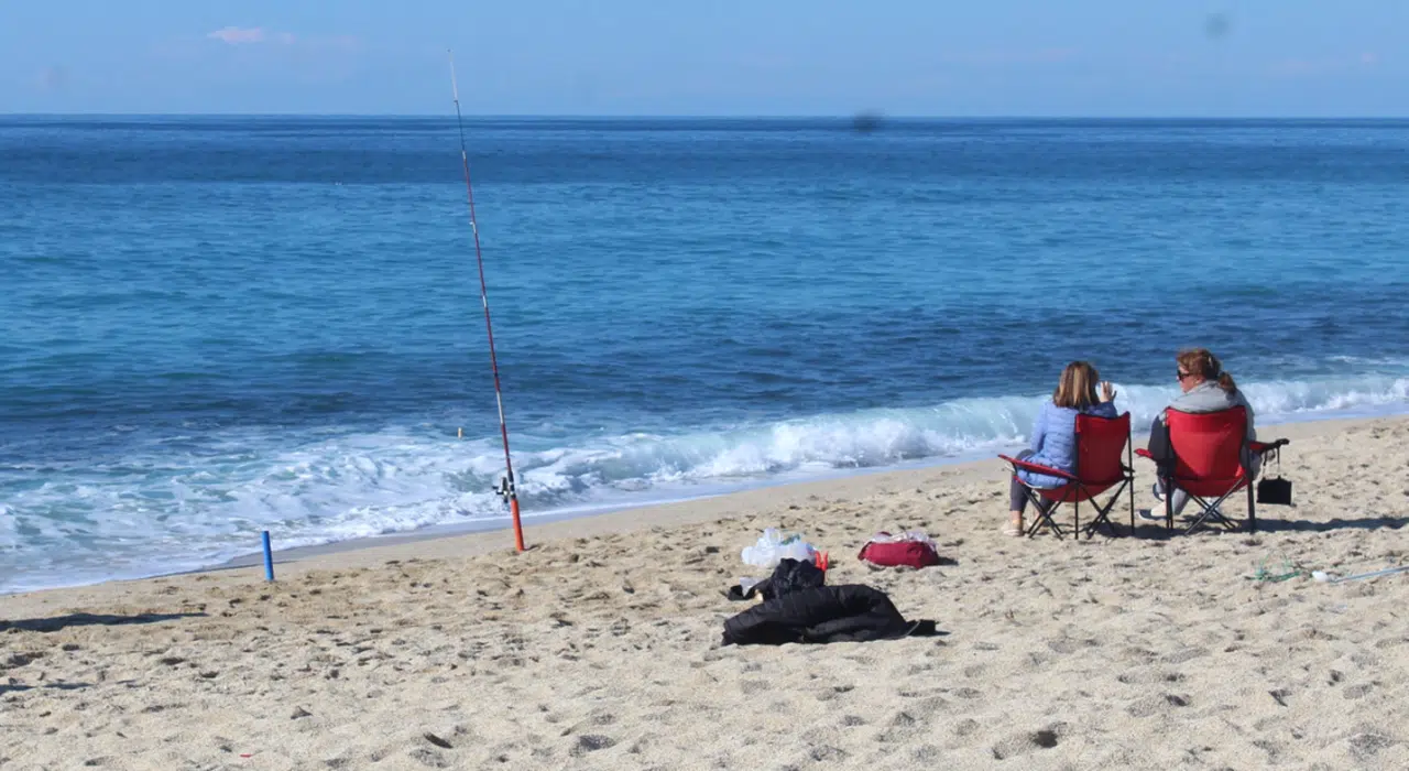 Eksi 20'den artı 20 dereceye gelen turistler Alanya'da denizden çıkmadı