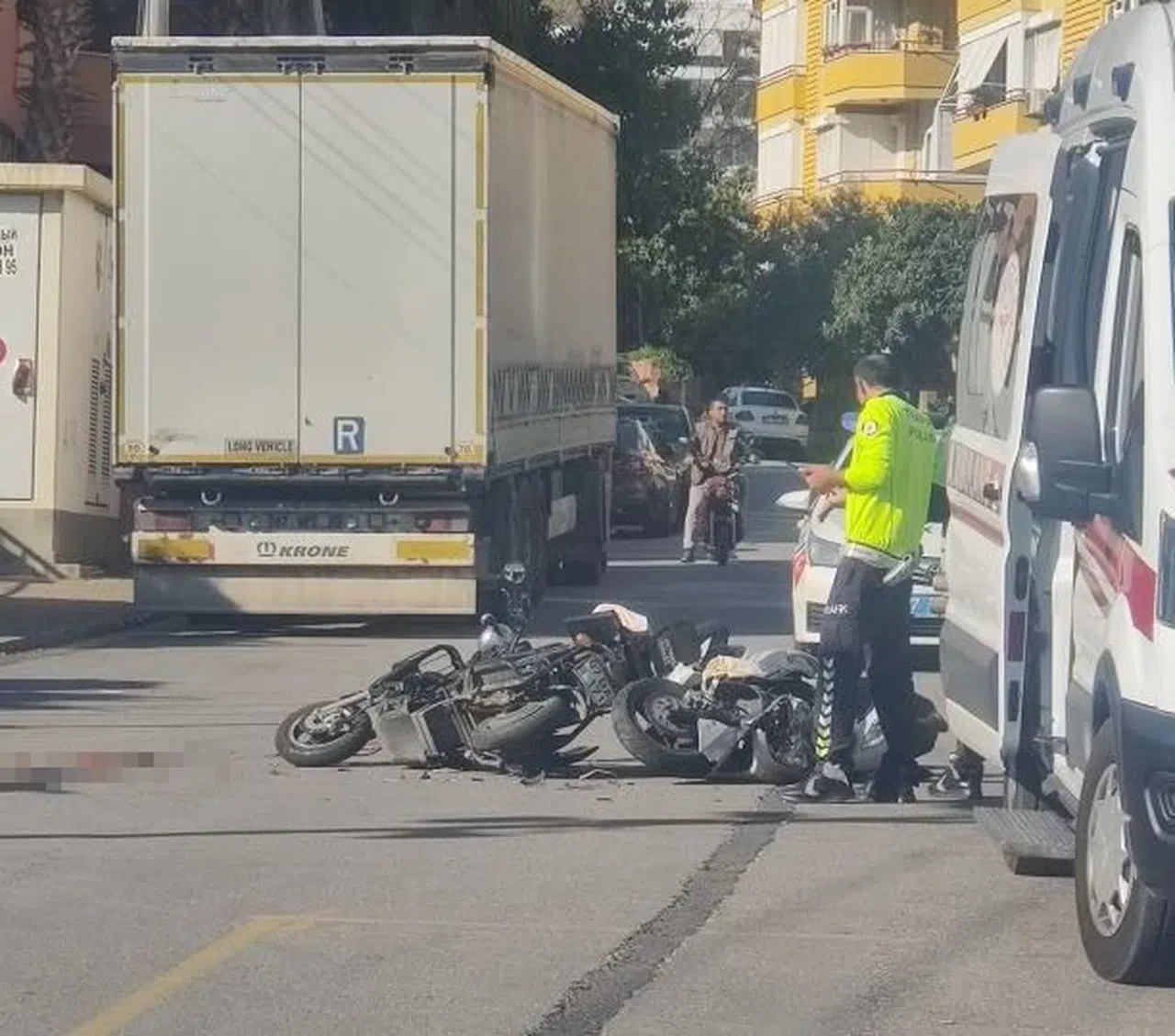 Elektrikli bisiklet ile motosiklet çarpıştı