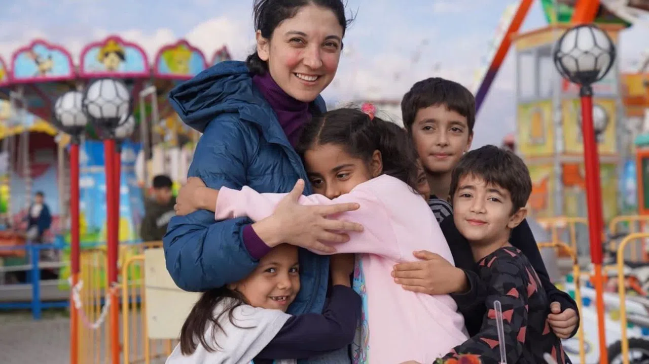 Enkaz altındaki insanları yaşatmak için mücadele veren sağlıkçı Havva, afetzede vatandaşların umudu oldu  
