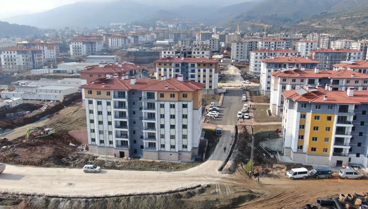 Enkaz kentin sakinleri, yeni evlerini heyecanla bekliyor