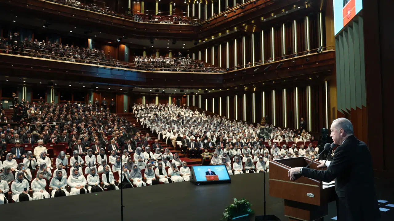 Erdoğan: ”Modernliği ve ilerlemeyi bir gardırobun iki kapağı arasına hapsettiler”