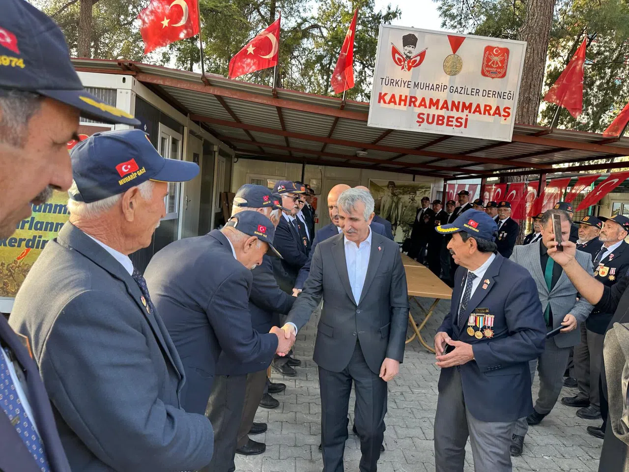 Vali Ünlüer, gazileri ziyaret etti