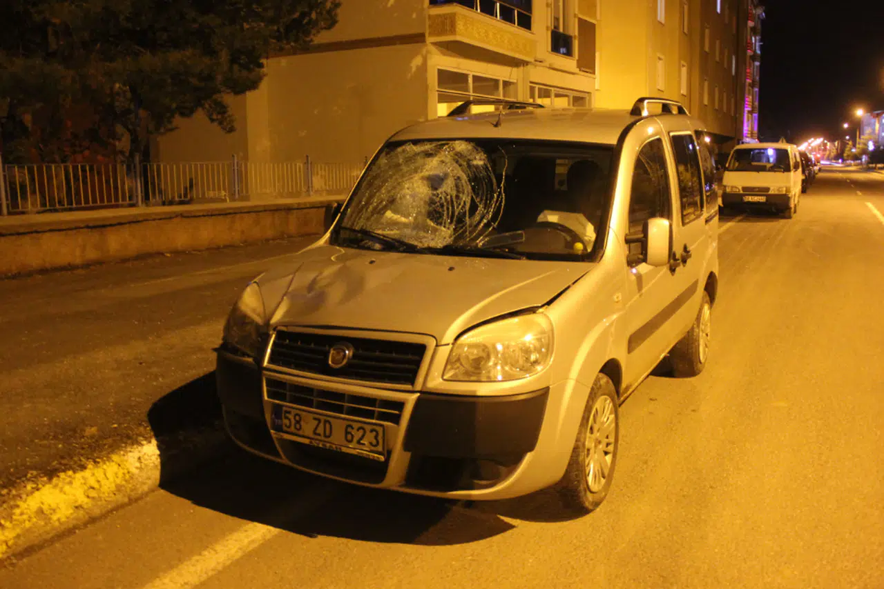 Hafif ticari aracın çarptığı yaya ağır yaralandı