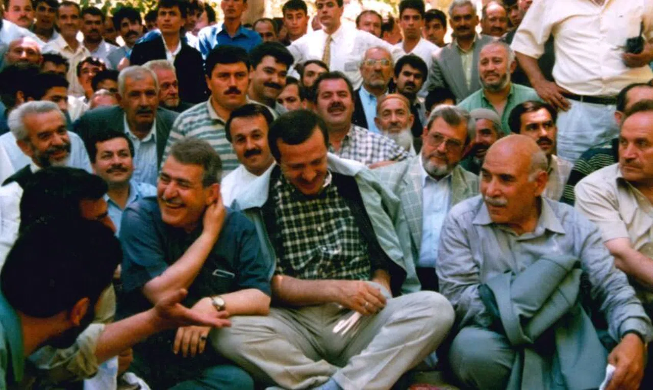 Cumhurbaşkanımızın liderliğinde kesintisiz 21 yıldır aşkla hizmet ediyoruz
