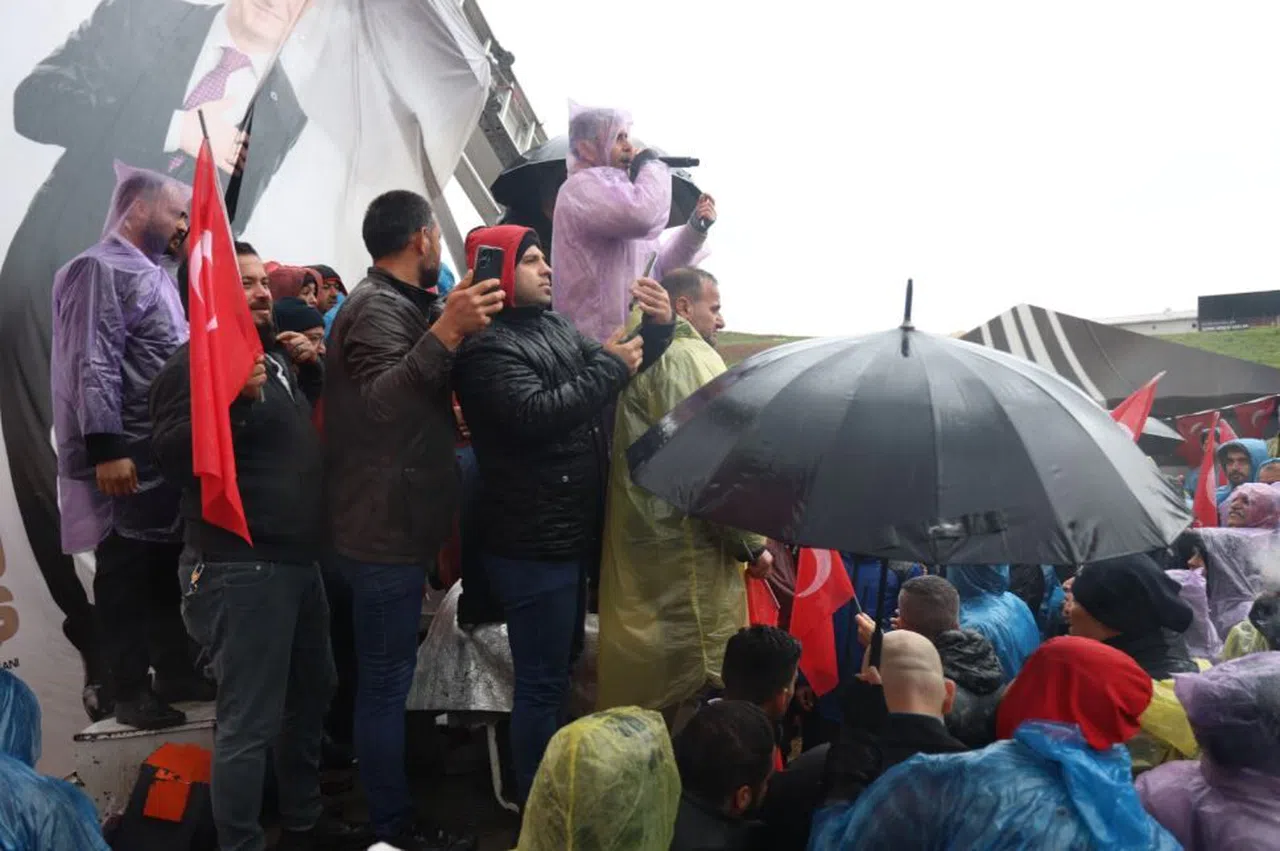 Hataylılar Lütfü Savaş'a destek için CHP il başkanlığında bir araya geldi