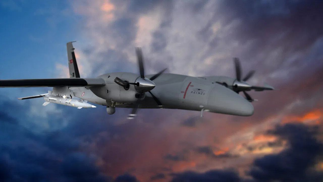 Bayraktar AKINCI İHA-230 füzesi ile hedefi tam isabetle vurdu