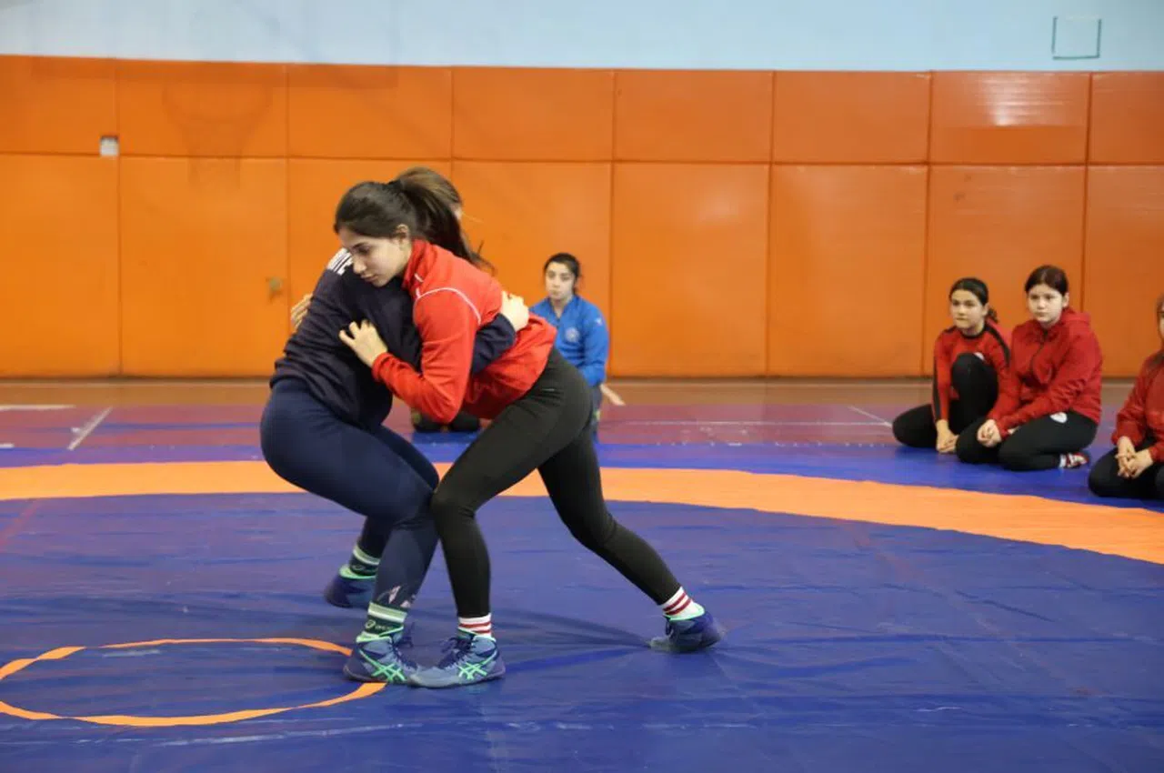 Kadın güreşçilerin hedefi olimpiyatlar