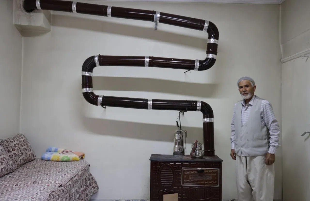 Kahramanmaraşlının eş sevgisi, soba borularını kıvrım kıvrım yaptı