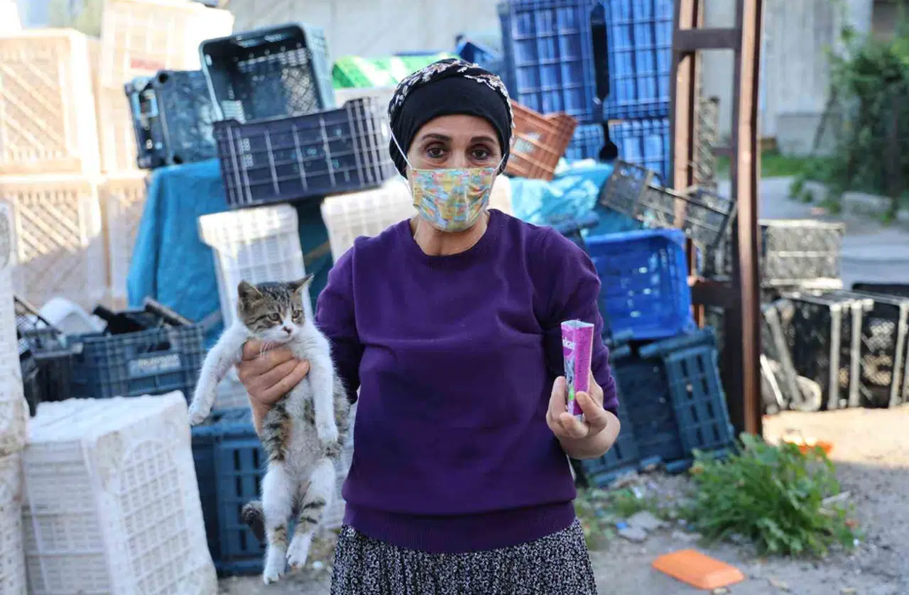 Kanser hastası kadın hayata hayvanlarla tutunuyor