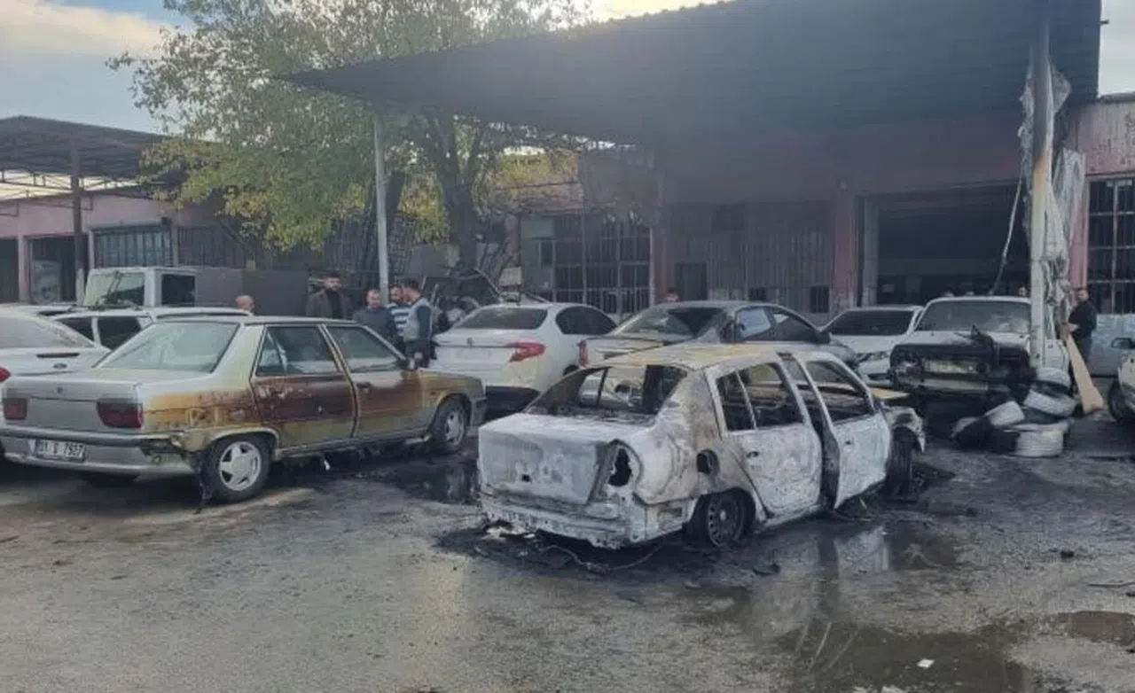 Kız arkadaşına çarpan aracı kundakladı