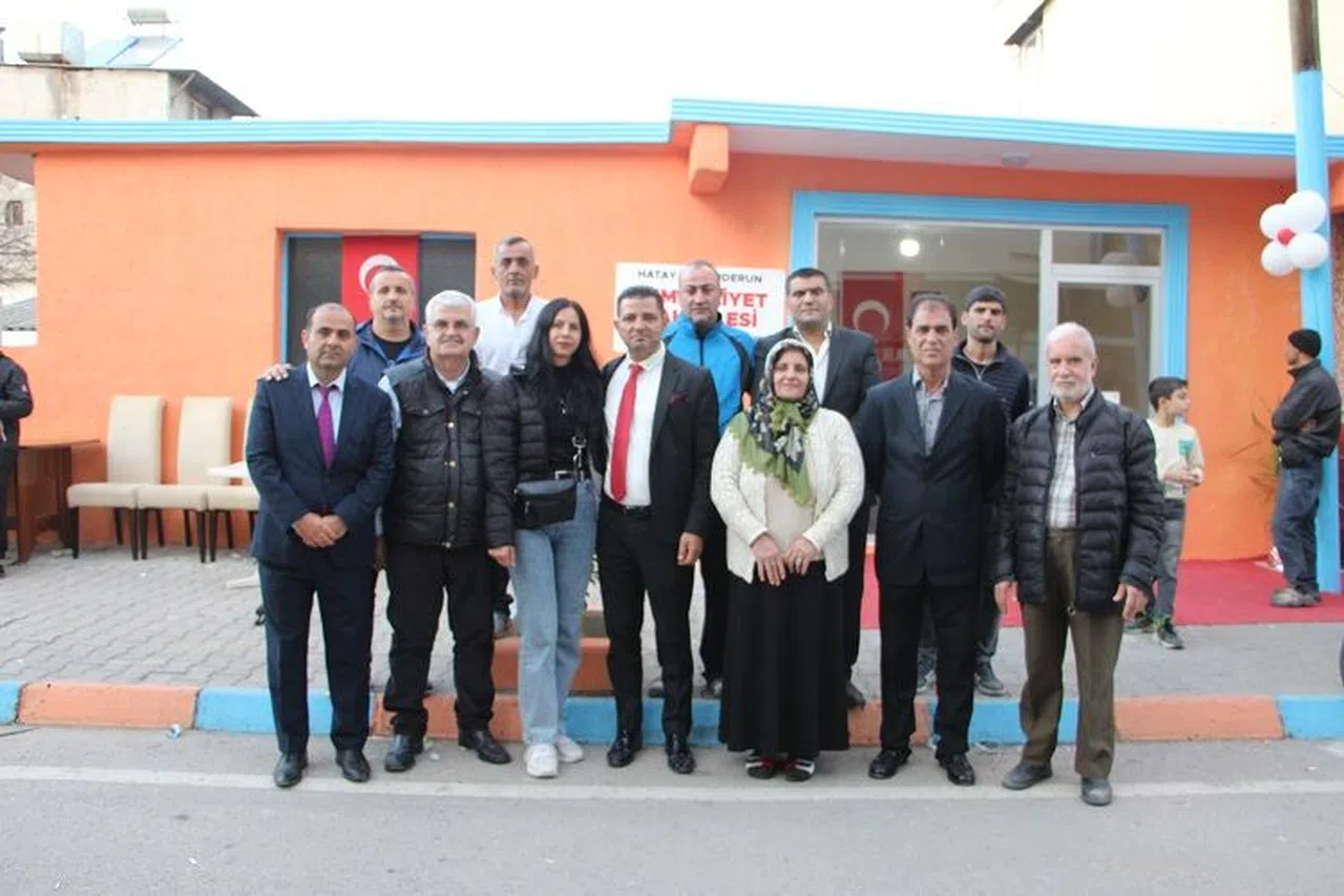 Muhtar Adayı Atar, Avrupa'da Yardım Ağı Kurdu