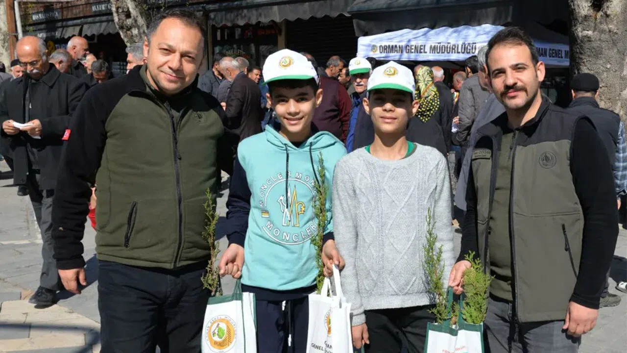 Yeşil vatan için fidan dağıtıldı