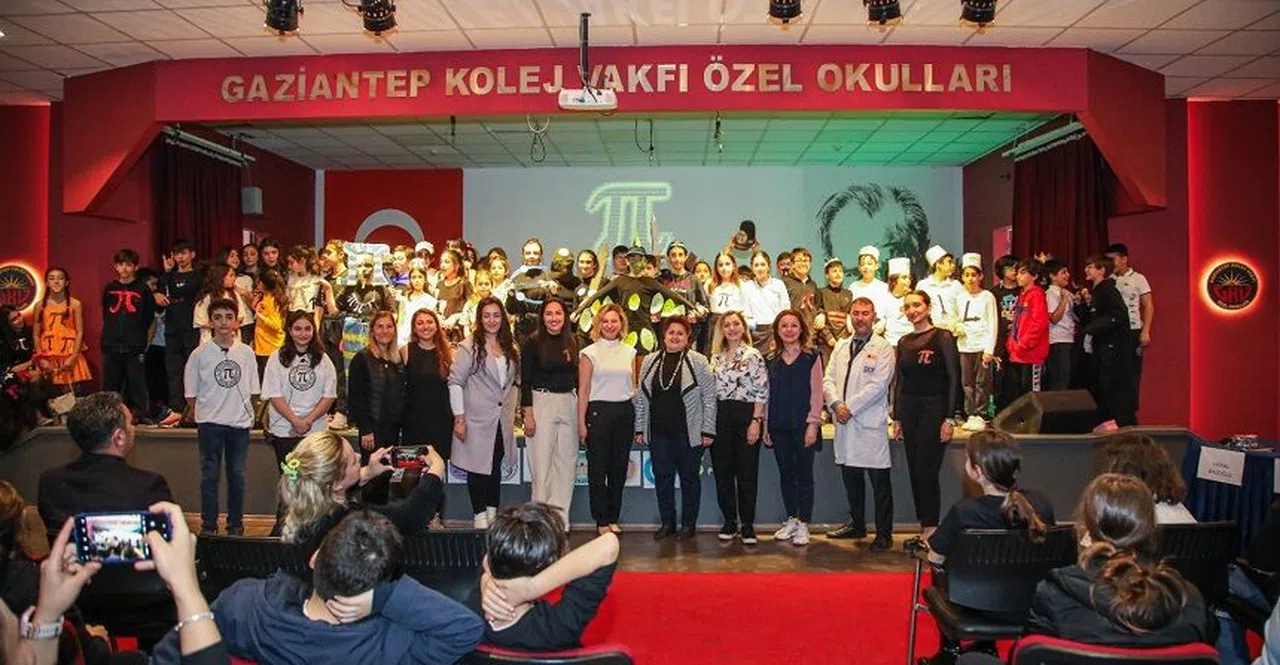 Pi temalı kostüm tasarlama yarışması  