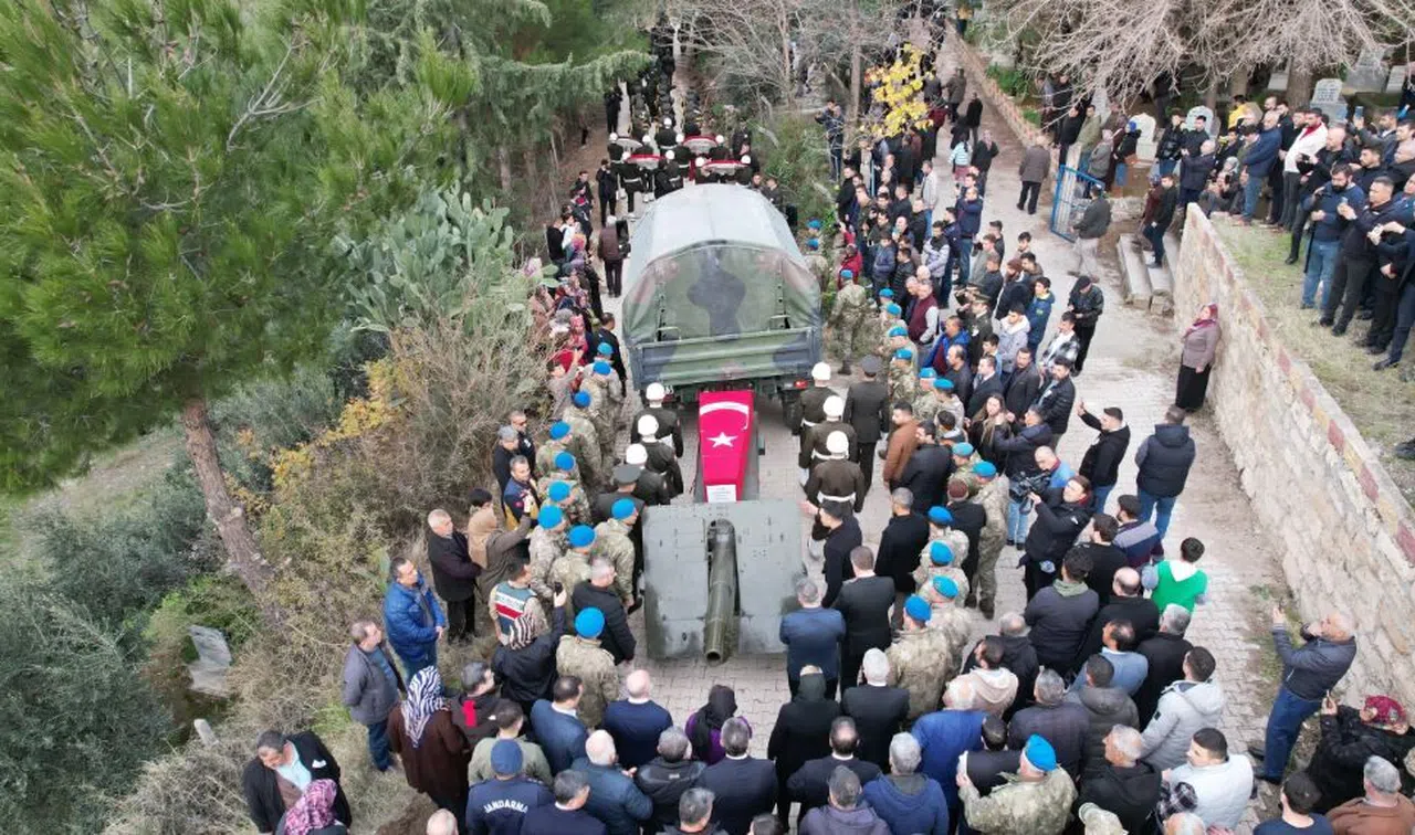 Şehit Kadir Dingil gözyaşları içinde son yolculuğuna uğurladı