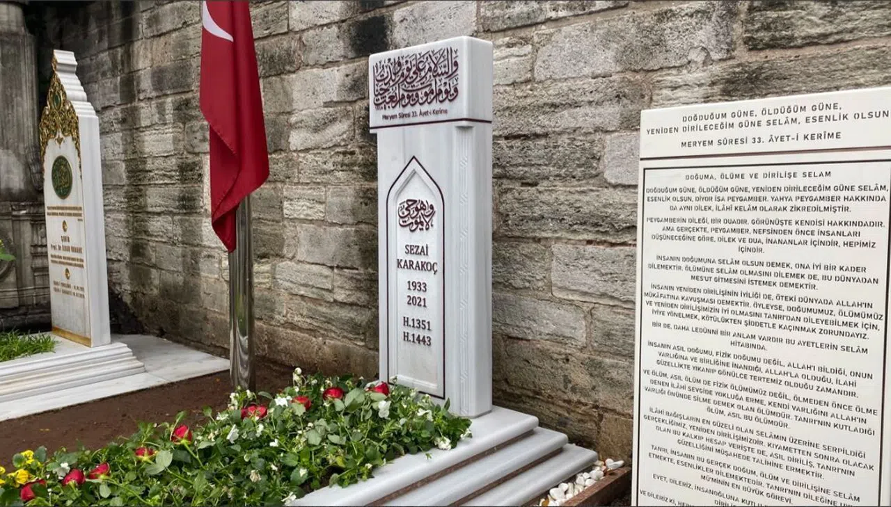 Sezai Karakoç vefatının 2. yılında kabri başında anıldı