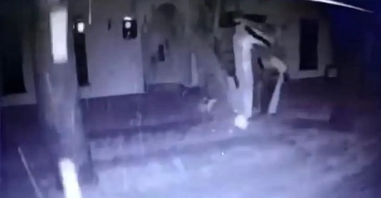 Tarihi caminin yerle bir olduğu ana ait görüntüler yıkımın boyutunu gözler önüne serdi  