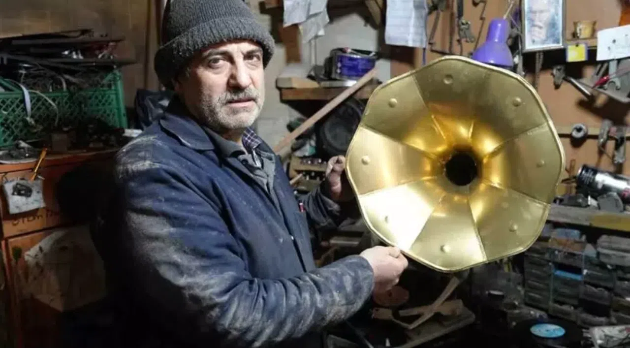 Tarihi gramafonları tamir ediliyor