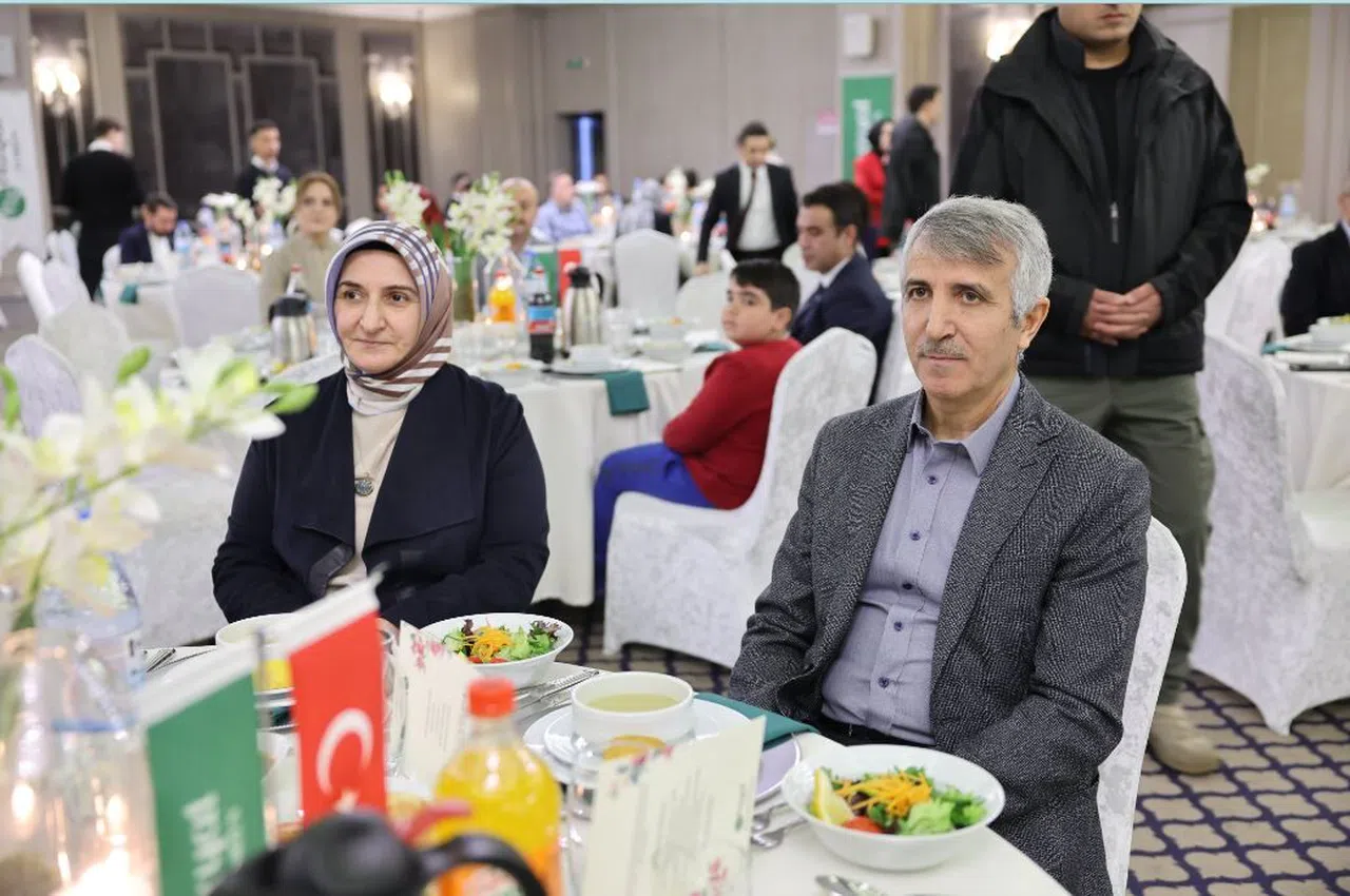 Vali Ünlüer, Hayat Yeniden Vakfı’nın İftarına Katıldı