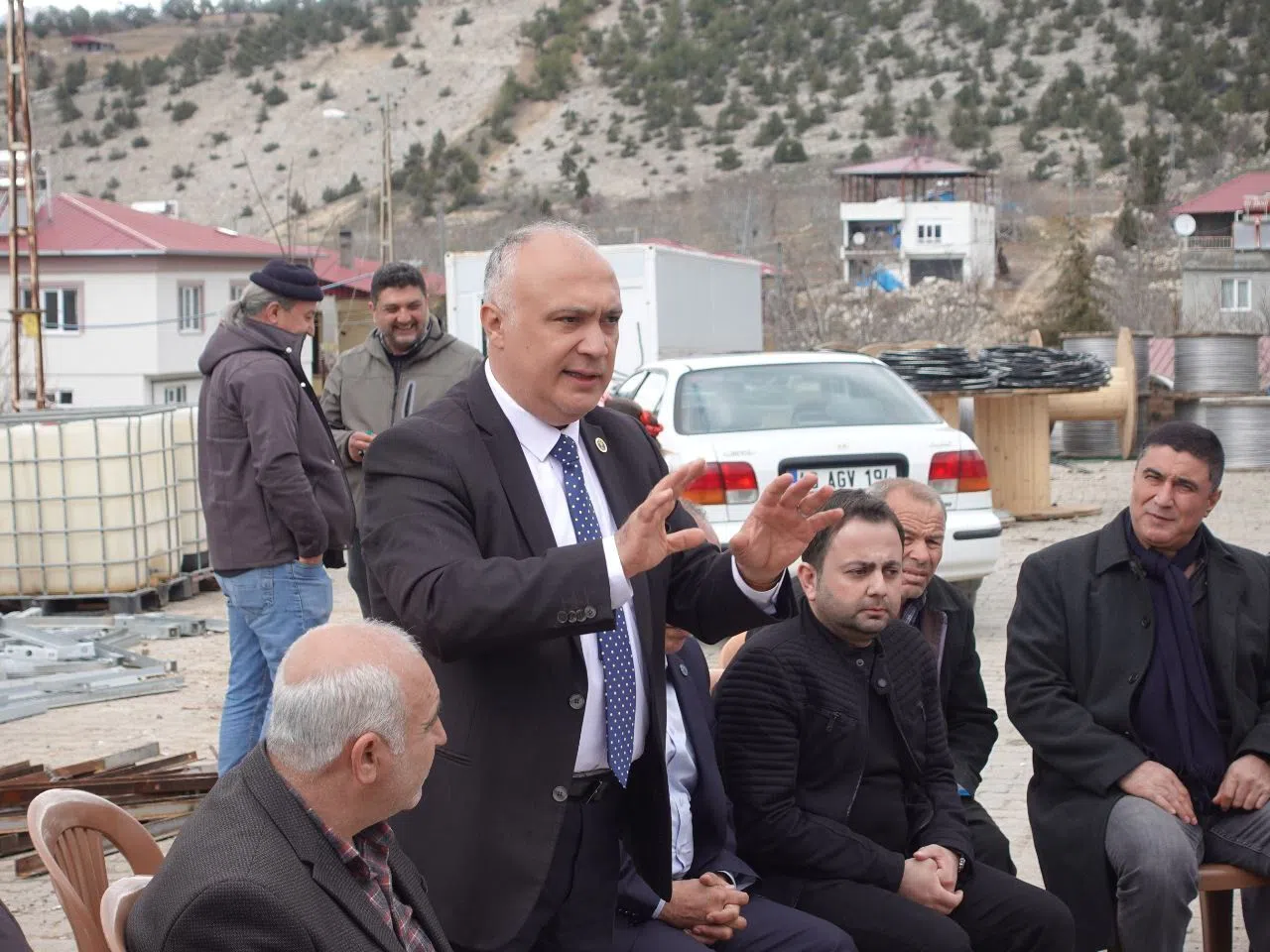 Can: "Asfalt Zenginin Kapısına Kadar Gidiyor, Sizin Günahınız Ne?"
