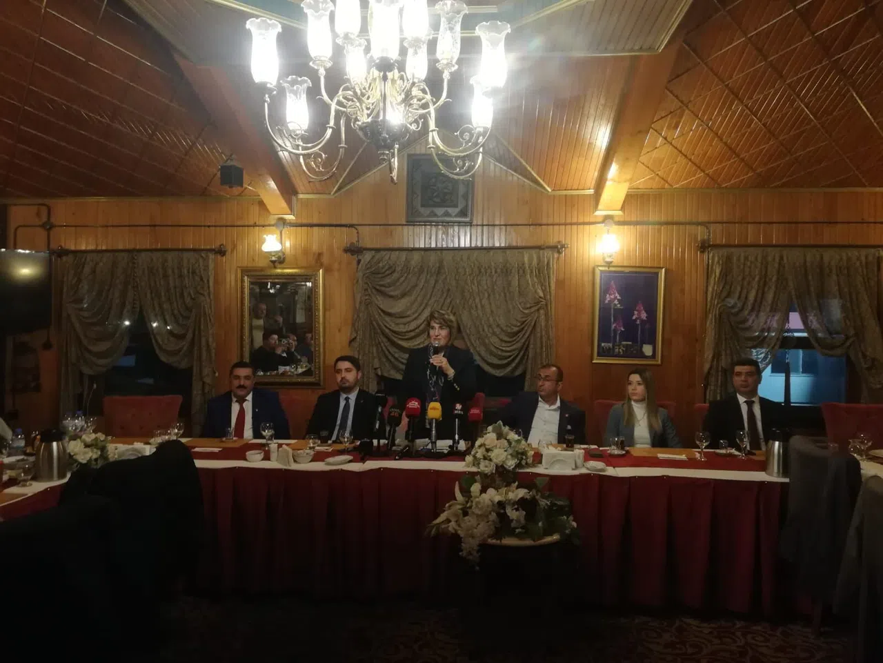 Arıkan, iftar programında gazetecilerle bir araya geldi