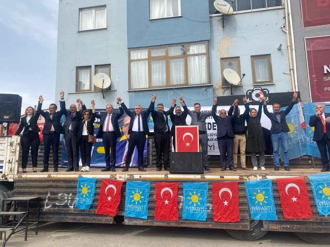 Dedeoğlu’na Sevgi Seli