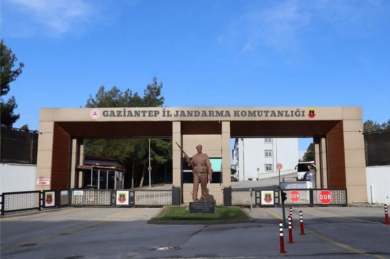 Yakalanan şahısların tamamı tutuklandı
