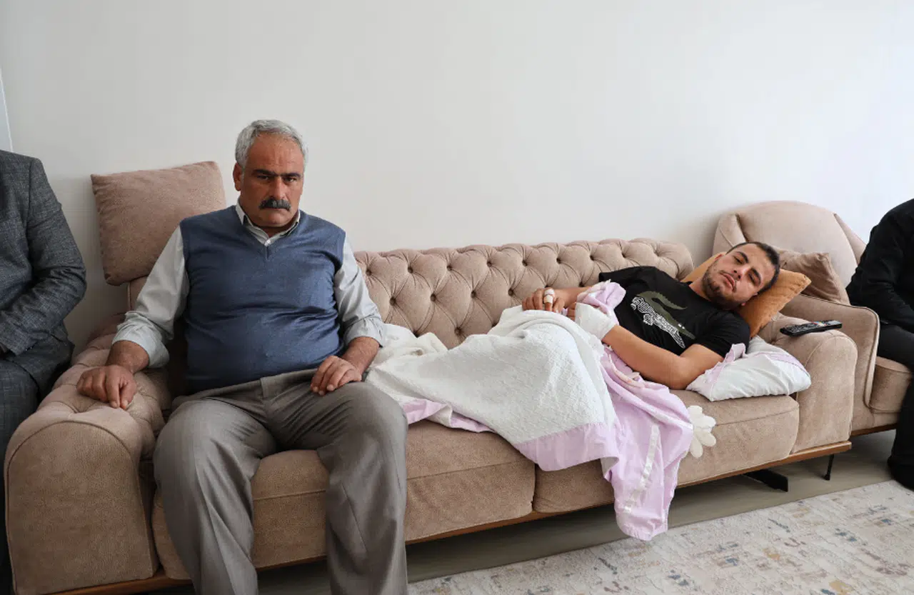 Yaralı askerin dedesi Mehmet Gürbak: “74 torunum var, 5 tanesi cephede”
