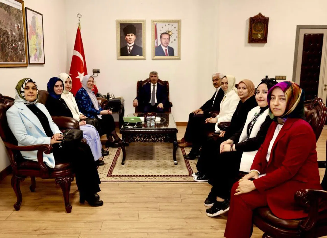 Vali Ünlüer Yeşilay Heyetini Misafir Etti