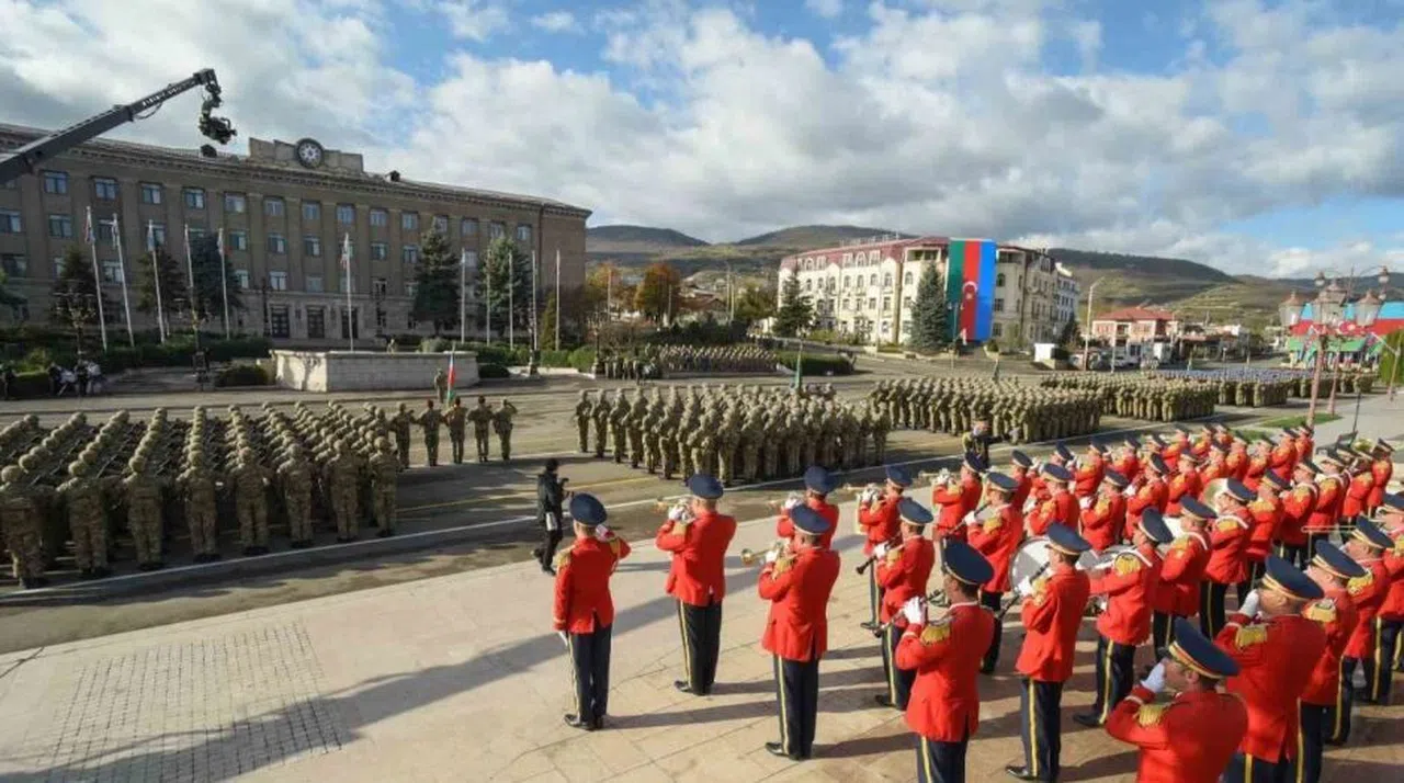 Azerbaycan ordusundan Hankendi'de gövde gösterisi