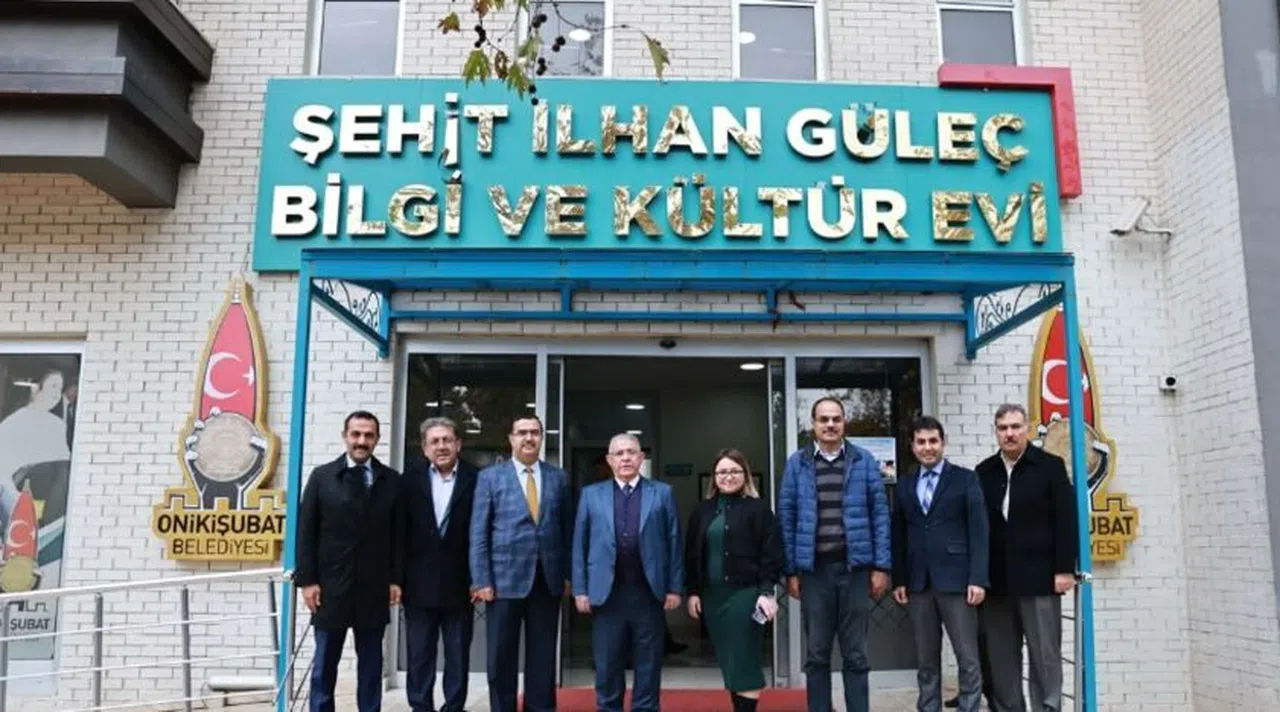 Başkan Mahçiçek, Öğrencilere Kaynak Kitap Desteğini Sürdürüyor