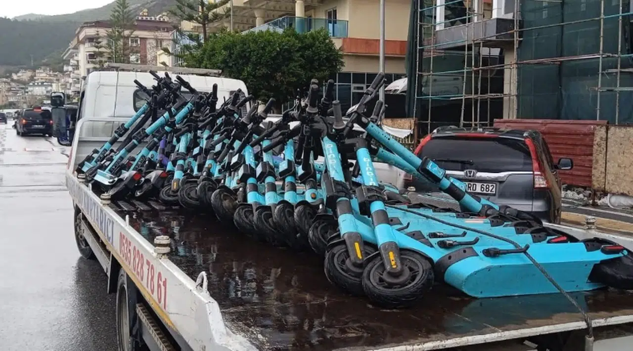 Kaldırıma bırakılan e-scooterlara 84 bin lira ceza uygulandı