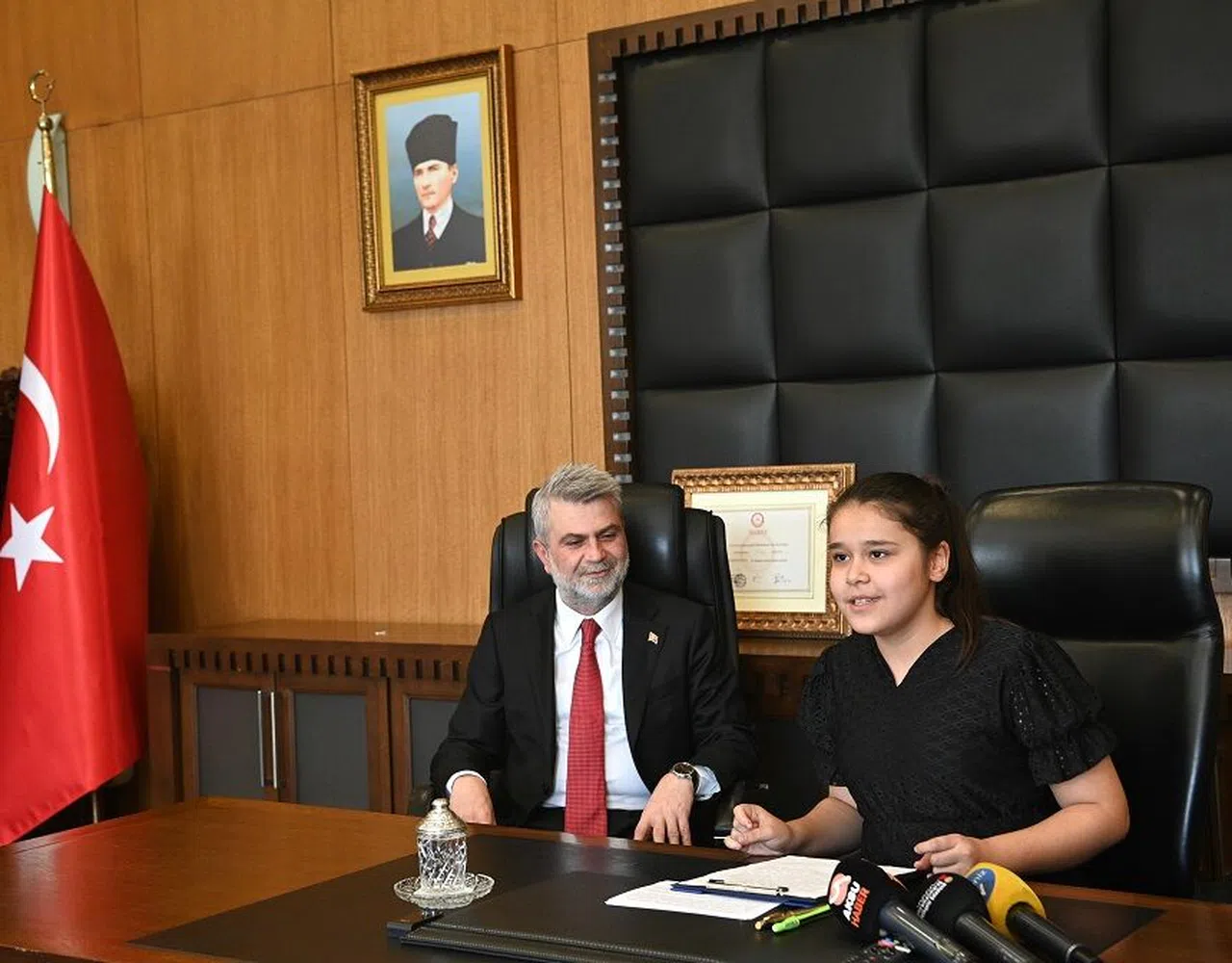 Başkan Görgel, Koltuğu Minik Başkan Tuğsem’e Devretti