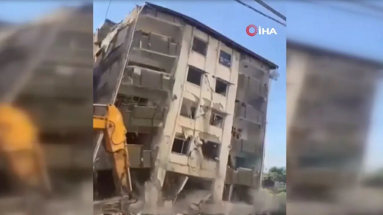 5 katlı bina titreşimle yıkıldı: O anlar kamerada