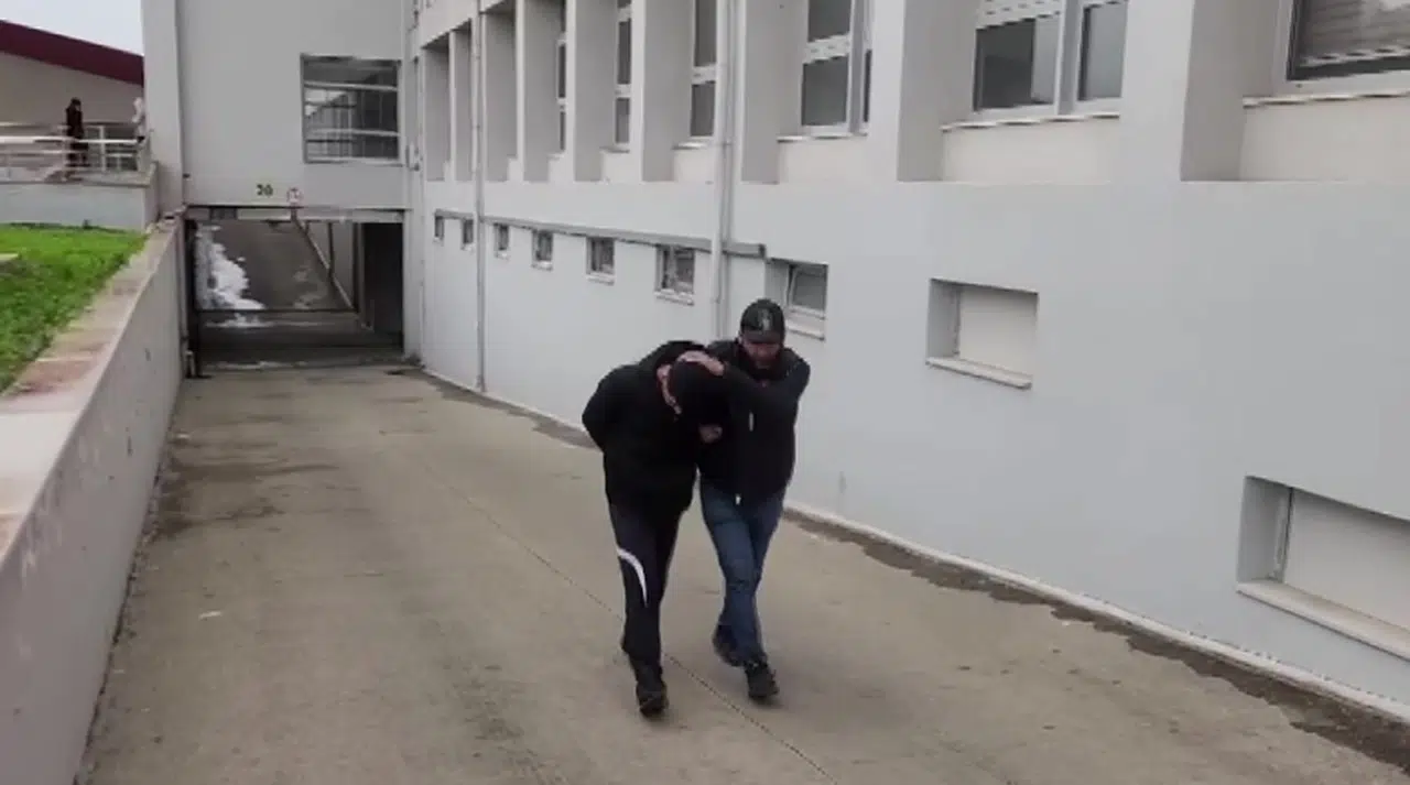 5 kilo esrarla yakalandı, ”Paraya ihtiyacım var" diyerek kendini savundu