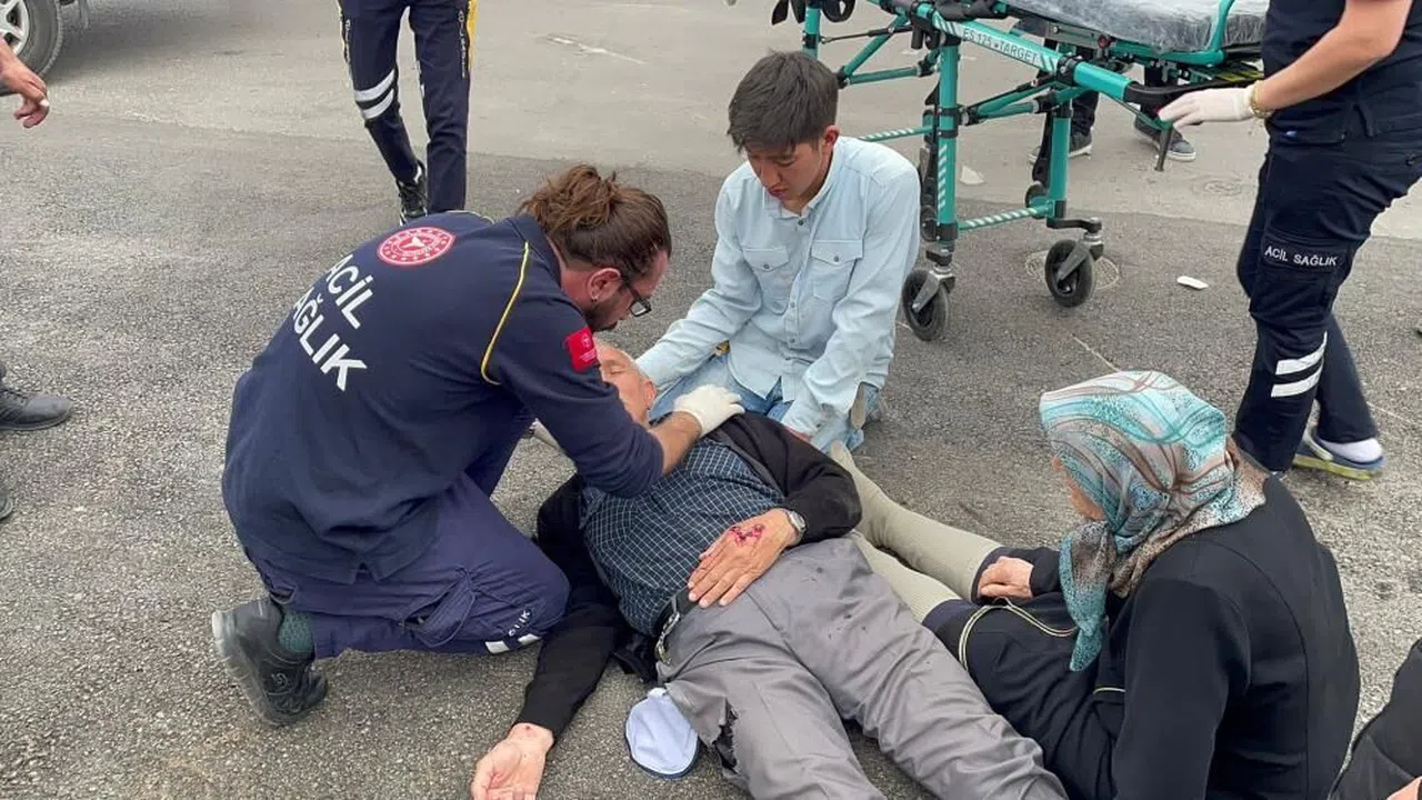 Otomobil ile elektrikli bisiklet çarpıştı: 2 yaralı
