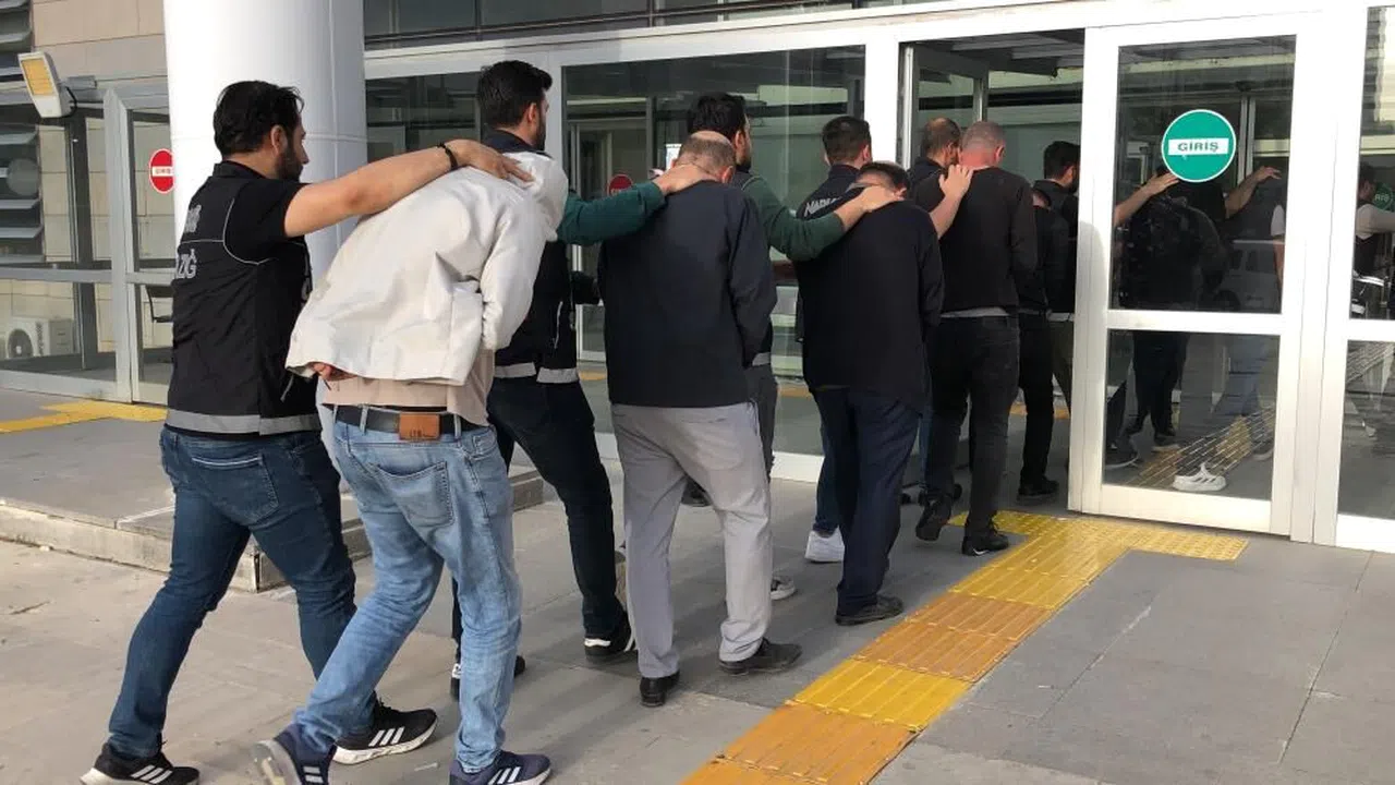 Sokak satıcılarına operasyon: 13 gözaltı