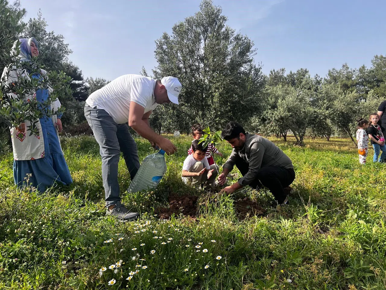 Kahramanmaraş'ta Temizlik ve Fidan Dikimi
