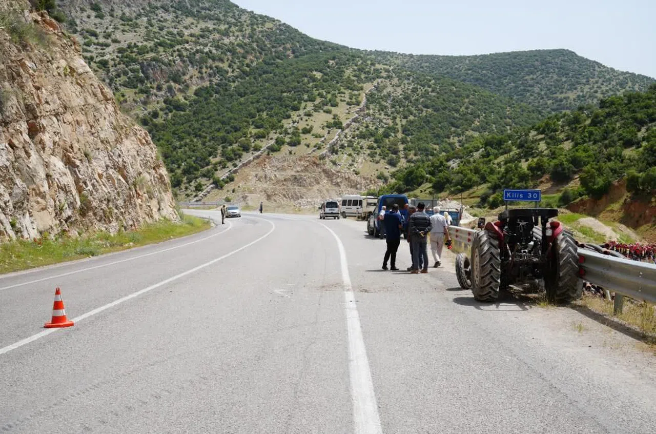 2 ayrı traktör kazası: 2’si ağır 6 yaralı
