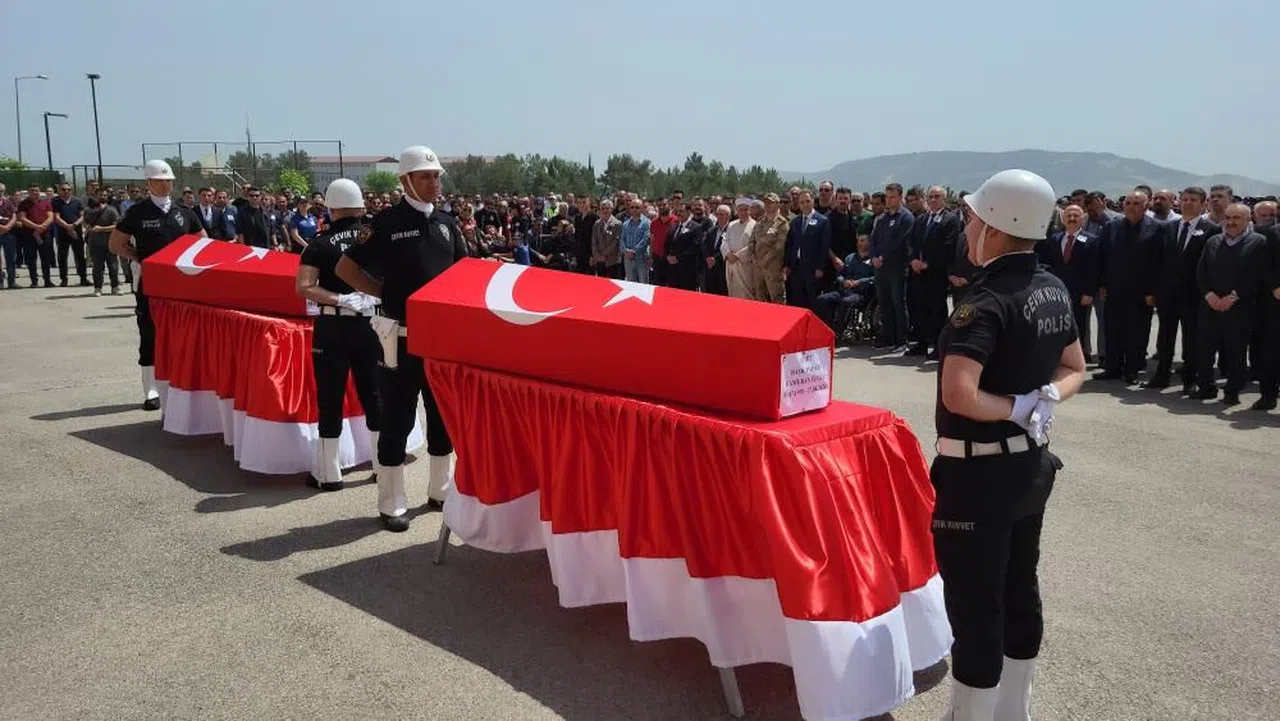 Şehit Başkomiser Kamuran Üçgül toprağa verildi